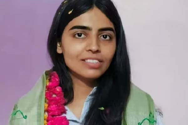 மறைந்த தந்தையின் கனவை நனவாக்க பயிற்சி இல்லாமல் UPSC தேர்வில் தேர்ச்சி பெற்ற பெண் | Woman Clears Upsc Exam Without Training