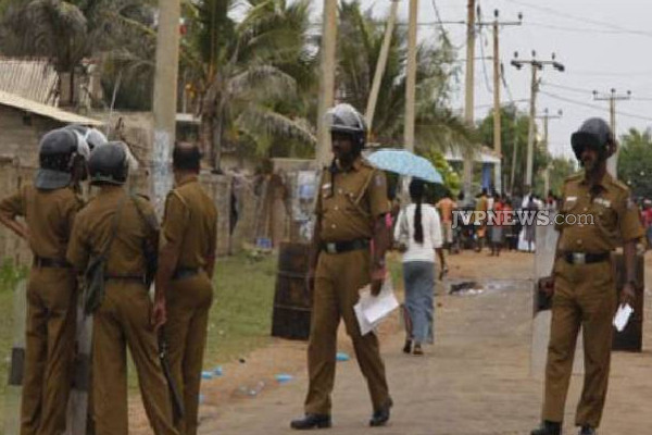 யாழ் வீதியில் கத்தியை காட்டி மிரட்டி வழிப்பறியில் ஈடுபட்ட கும்பல்! | Gang Of Knife Wielding Robberies In Jaffna