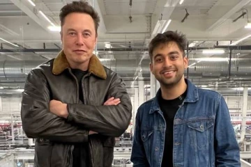 எலோன் மஸ்க்கை சந்தித்து தனது கனவை நனவாக்கிய  இந்திய இளைஞர்