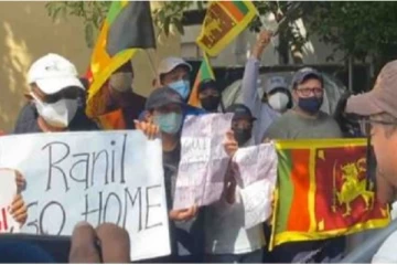 முன்னாள் பிரதமரின் வீடு முற்றுகை- களமிறக்கப்பட்டுள்ள கலகத் தடுப்பு காவல்துறை!