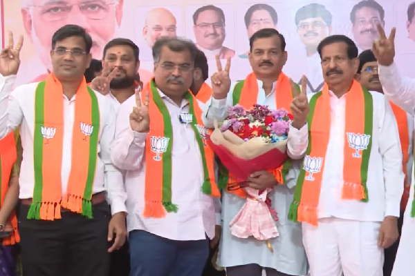 காங்கிரஸ் உடன் கூட்டணி வைத்த பாஜக - அரசியல் வட்டாரத்தில் பரபரப்பு | Congress Bjp Alliance In Maharashtra Town