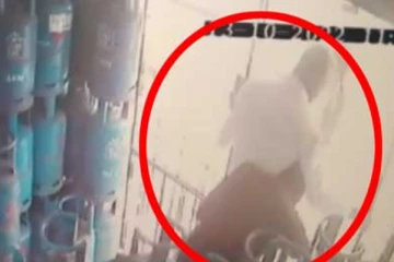 ස්ථානාධිපතිවරයා සමඟ සිදු කළ පොරබැදීම..(CCTV VIDEO)