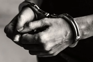 තුවාලයට බෙහෙත් දමා ගැනිමට ගිය 60 හැවිරිදි කාන්තාවට වෛද්‍යවරයෙකු කළ නොහොබිනා අපරාධය..