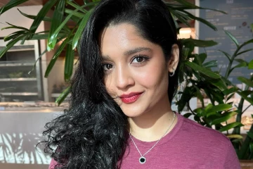 நடிகை ரித்திகா சிங்கின் தாறுமாறு கிளாமர் போட்டோ