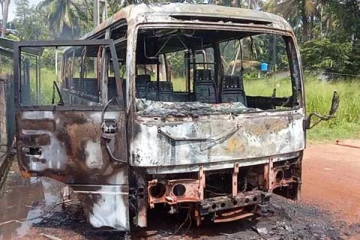 தீயில் எரிந்து கருகியது பேருந்து- தீவிர விசாரணையில் காவல்துறை