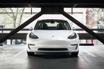 இந்தியாவில் மலிவாகும் இறக்குமதி செய்யப்படும் எலெக்ட்ரிக் கார்கள்; வரி 15 சதவீதமாக குறைப்பு