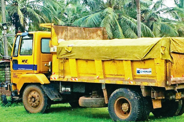 கிளிநொச்சியின் அனுமதிப்பத்திரமின்றி மணல் ஏற்றிய ஐவருக்கு தண்டப்பணம் விதிப்பு | Loading Without Permit In Kilinochchi