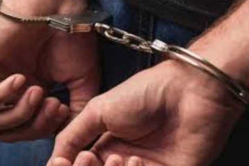 கடைக்கு சென்று திரும்பிய தாய் மகளின் படுக்கையறையில் கண்ட பேரதிர்ச்சி... பின்பு எடுத்த அதிரடி முடிவு