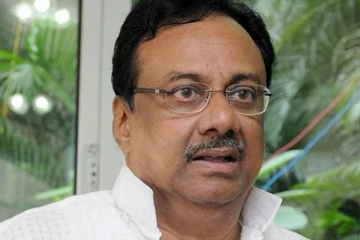 நெஞ்சுவலியால் துடித்த EVKS.இளங்கோவன் - மருத்துவமனையில் அனுமதி