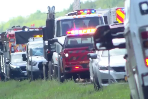 அமெரிக்காவில் கோர விபத்து! ஒரு குழந்தை உட்பட பலர் பலி | Tourist Bus Accident In New York