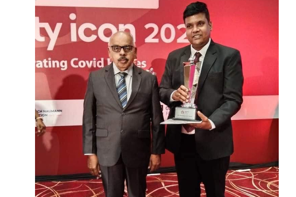 2020 நேர்மைக்கான விருதை பெற்ற சிவஸ்ரீ! குவியும் வாழ்த்துக்கள் | Sri Lanka Award 2020 Curruption Talipalai Sivasri 2020 நேர்மைக்கான விருதை பெற்ற சிவஸ்ரீ! குவியும் வாழ்த்துக்கள் | Sri Lanka Award 2020 Curruption Talipalai Sivasri