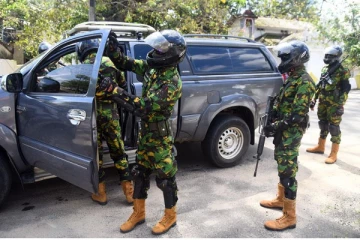 வவுனியாவில் விசேட அதிரடிப் படையினர் திடீர் சோதனை