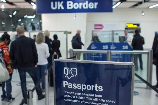 இன்று முதல் பிரித்தானியா செல்லும் வெளிநாட்டு பயணிகளுக்கு புதிய விதி | New Rules For Foreign Travelers To Uk From Today