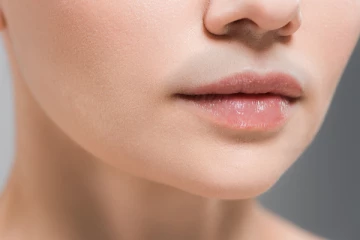 கருப்பு உதடு சிவப்பாக ஜொலிக்க வேண்டுமா? இதோ சூப்பரான டிப்ஸ்