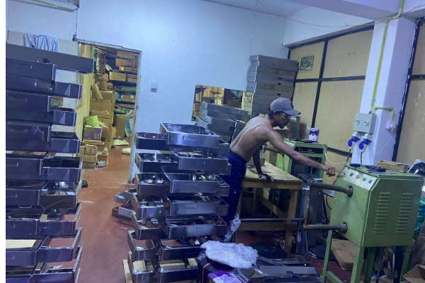 கொழும்பில் 3,000 எரிவாயு அடுப்புகள் பறிமுதல் | 3 000 Gas Stoves Seized In Colombo