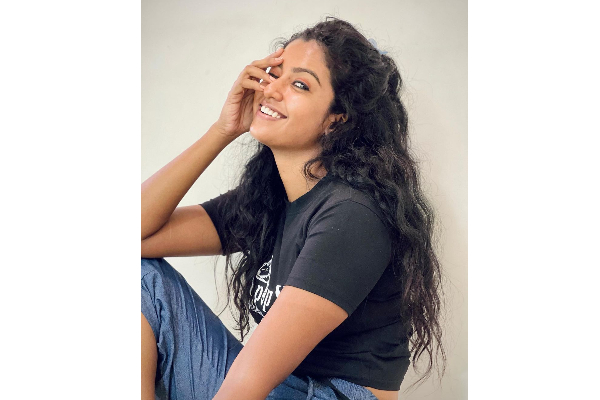 பாரதி கண்ணம்மா சீரியலில் குடும்ப பெண்ணாக வரும் நடிகையா இது ! மாடர்ன் உடையில் எப்படி இருக்கிறார் தெரியுமா? | Serials Bharathi Kannama Pc