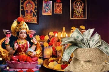 உங்கள் கையில் எப்போதும் பணம் இருந்துக் கொண்டே இருக்க வேண்டுமா? அப்போ பூஜை அறையில் இதை வைங்க!