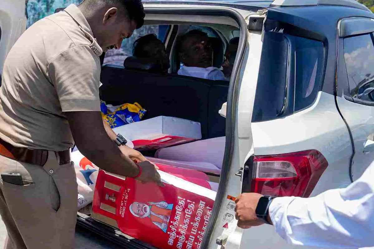 பறக்கும் படையினர் சோதனை: இத்தனை கோடி ரூபாய் சிக்கியதா? | Flying Squad Enquiry பறக்கும் படையினர் சோதனை: இத்தனை கோடி ரூபாய் சிக்கியதா? | Flying Squad Enquiry