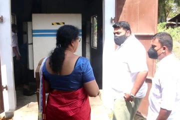 இரவில் இருளில் மூழ்கும் சாவகச்சேரி வைத்தியசாலை! தடுமாறிய வைத்திய அதிகாரி (PHOTOS)