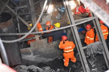 චීනයේ ගල්අඟුරු පතලක් පුපුරා යයි - 8ක් මිය යද්දී තවත් 38ක් විෂ වායු මැද පණපිටින් සිරවෙයි
