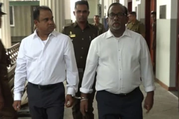 சிறையில் உள்ள மஹிந்தானந்த அளுத்கமகேவுக்கு மாதாந்த ஓய்வூதியம்; நளினுக்கு இல்லை