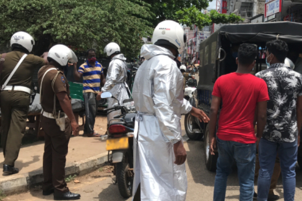 இரு குழுக்களுக்கிடையில் இடம்பெற்ற மோதல் - ஒருவர் படுகாயம் | Under Gang Group War Sri Lanka Rowdies