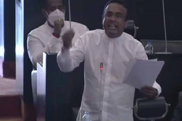 அடையாளம் தெரியாத மோட்டார் சைக்கிள் குழு:நாடாளுமன்ற உறுப்பினர்களுக்கு அச்சுறுத்தல்