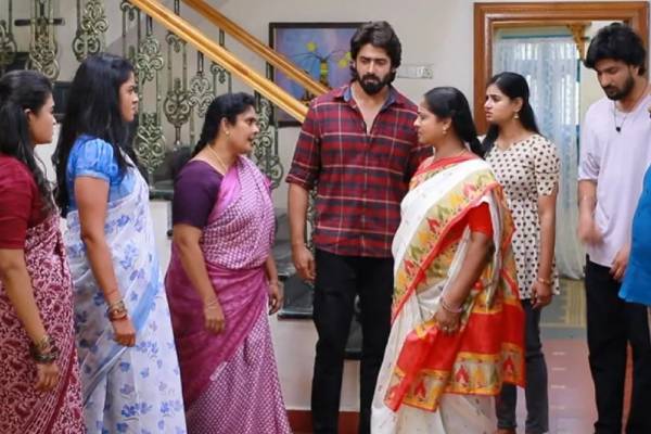 படப்பிடிப்பு தளத்தில் திடீர் சண்டை போட்டுக்கொண்ட மகாநதி சீரியல் நடிகர்கள்... வைரலாகும் வீடியோ | Mahanadhi Serial Actors Fights In Shooting Spot