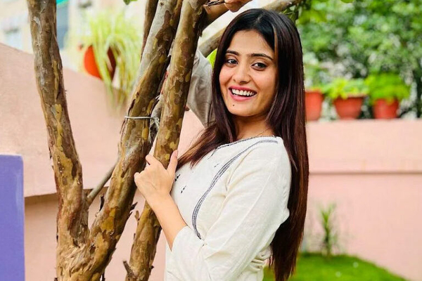 விரைவில் திருமணம் திடீரென தற்கொலை செய்துகொண்ட சீரியல் நடிகை- ரசிகர்கள் ஷாக் | Serial Actress Vaishali Takkar Suicide