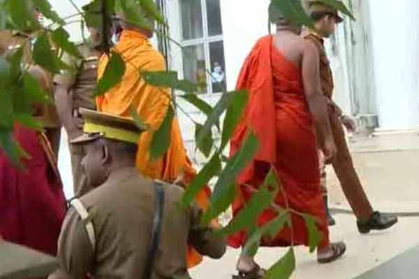 திருகோணமலை புத்தரால் பிக்குவிற்கு சிறை; நீதிமன்றில் கொந்தளித்த பெண்! | Monk Was Imprisoned Trinco Buddha