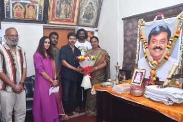 பிரேமலதாவுடன் நடிகர் விஜய் மற்றும் THE G.O.A.T படக்குழுவினர் சந்திப்பு: எதற்கு தெரியுமா?