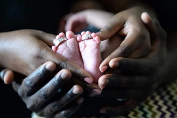 துருக்கி குழந்தையின் பெயர் கேட்டு தத்தெடுக்க படையெடுக்கும் மக்கள்!