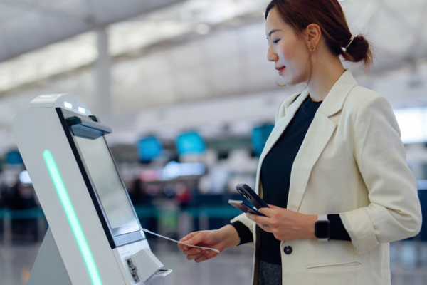 பிரித்தானியாவுக்குள் நுழைய இனி பாஸ்போர்ட் தேவையில்லை: இவர்களுக்கு மட்டும்! | Uk Conducts First Ever Trial Passport Free Border