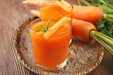 கேரட் ஜூஸ் உடன் இந்த பொருட்களை சேர்ந்து குடித்தால் இத்தனை நன்மைகளா?