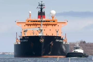 සුභ ආරංචියක් - ඉන්ධන රැගත් නැවක් කොළඹ වරායට