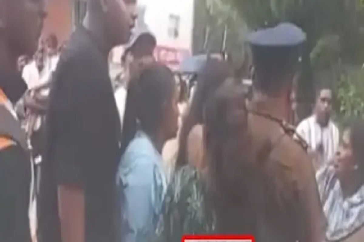 பொலிஸ் காவலில் உயிரிழந்த இரண்டு பிள்ளைகளின் தந்தை ; குற்றம் சுமத்தும் உறவினர்கள் | Father Of Two Dies In Police Custody பொலிஸ் காவலில் உயிரிழந்த இரண்டு பிள்ளைகளின் தந்தை ; குற்றம் சுமத்தும் உறவினர்கள் | Father Of Two Dies In Police Custody