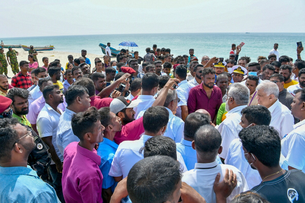 சிறிலங்காவின் அதிபர் மன்னாருக்கு திடீர் விஜயம் - மக்கள் பிரச்சனைக்கு விரைவில் தீர்வு (படங்கள்) | President S Visit To Mannar