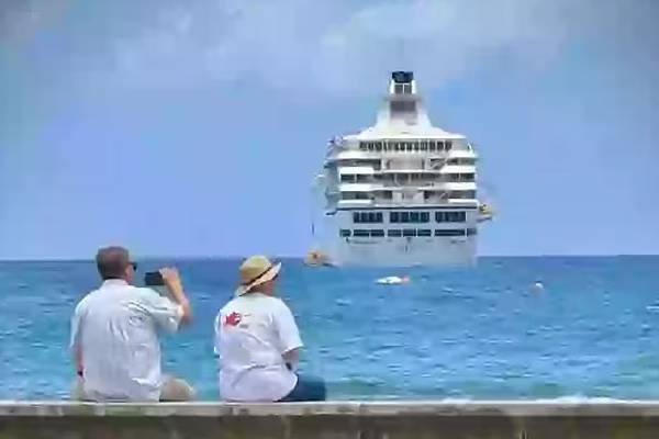 சொகுசு கப்பலில் நிரந்தரமாக குடியிருக்க Golden Passport: மலைக்க வைக்கும் அதன் கட்டணம் | Golden Passport Live Cruise Forever
