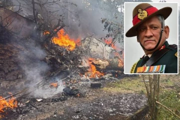 தமிழகத்தில் முப்படை தலைமை தளபதி பிபின் ராவத் பயணித்த ஹெலிகாப்டர் விபத்து