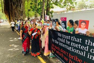 கொழும்பில் வீதியில் கதறியழும் தாய்மார்கள்! சர்வதேச விசாரணை கோரி ஆர்ப்பாட்டம் (Video)