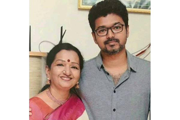 நடிகர் விஜய்யின் செல்லப்பெயர் வீட்டில் என்ன தெரியுமா, இந்த இனிப்பு அவருக்கு மிகவும் பிடிக்குமா?- அவரது அம்மா கூறிய தகவல் | Unknown Facts About Vijay Shred By His Mom