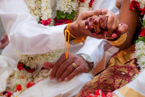 பொலிஸ் ஜோடிக்கு திருமணம்... இரவோடு இரவாக மாயமான மணப்பெண் | Woman Cop Flees With Historysheeter Before Wedding பொலிஸ் ஜோடிக்கு திருமணம்... இரவோடு இரவாக மாயமான மணப்பெண் | Woman Cop Flees With Historysheeter Before Wedding