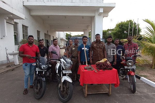 யாழில் கைதான வன்முறைக்கும்பல் - பின்னணியில் வெளிநாட்டவர் (படங்கள்) | 9 Persons Involved In Violent Incidents