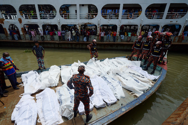 பங்களாதேஷில் படகு விபத்து! 40 பேர் பரிதாபமாக உயிரிழப்பு - ஐபிசி தமிழ்