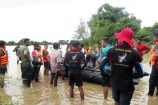 கண்டாவளை பகுதியில் மக்கள் குடியிருப்புக்களிற்குள் புகுந்த வெள்ளநீர்!