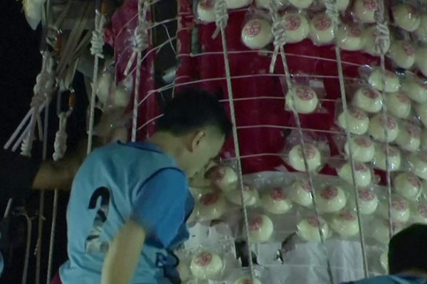 ஹாங்காங்கில் 60 அடி உயரத்தில் உருவாக்கப்பட்ட பன் கோபுரம் | 60 Feet Tall Bun Tower In Hong Kong