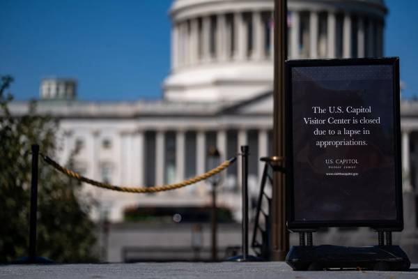 நள்ளிரவு முதல் அமெரிக்க அரச நிர்வாகம் பகுதி செயலிழப்பு: ட்ரம்ப் கொடுத்த விளக்கம் | Us Government Shutdown Begins At Midnight