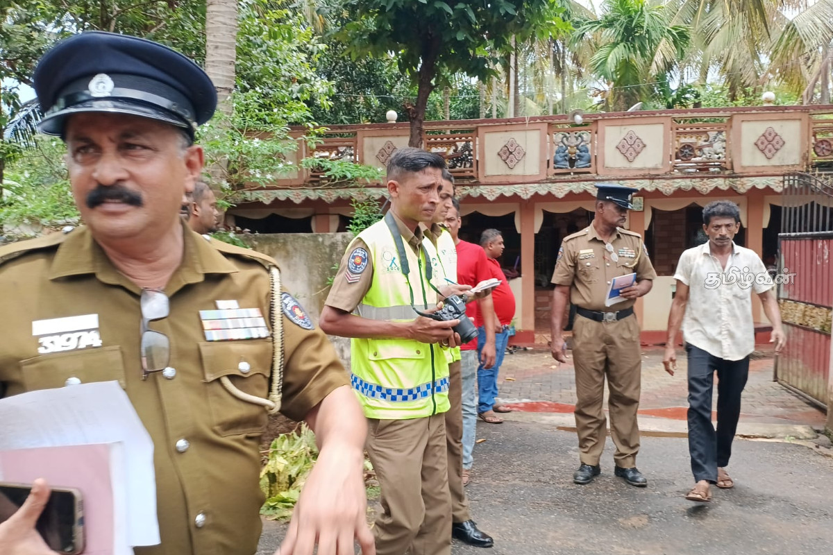 வவுனியாவில் தாயும் மகனும் சடலமாக மீட்பு: சம்பவ இடத்திற்கு சென்ற நீதிபதி | Body Found Thonikkal Vavuniya Bearing Stab Wounds வவுனியாவில் தாயும் மகனும் சடலமாக மீட்பு: சம்பவ இடத்திற்கு சென்ற நீதிபதி | Body Found Thonikkal Vavuniya Bearing Stab Wounds