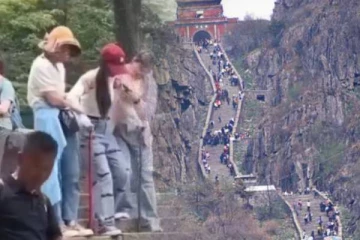 சீனாவில் 6600 படிகளை ஏற சிரமப்படும் சுற்றுலாப் பயணிகள்: வைரலாகும் காணொளி