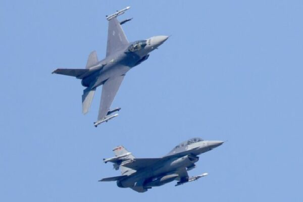அமெரிக்க எல்லை அருகே பறந்த ரஷ்ய உளவு விமானம் | Us Fighter Jets Intercepts Russian Spy Plane
